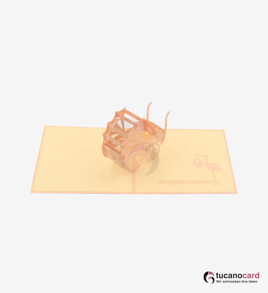Baby Mädchen liegend im Kinderwagen - Kartenfarbe Rosa - 12 x 12 cm