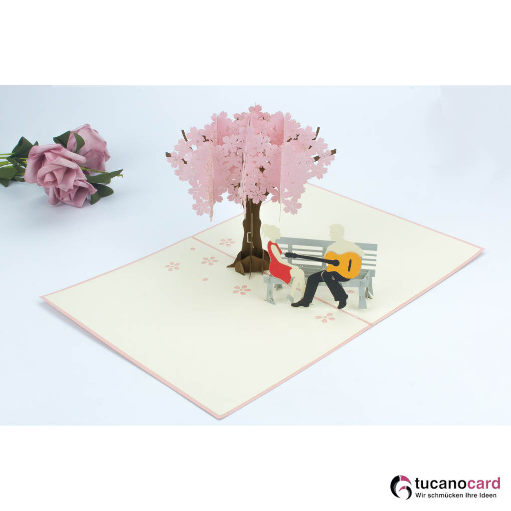 Pärchen beim Date unter Kirschbaum - Kartenfarbe Rosa - 15 x 20 cm